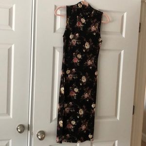 🌹🥀 Sleeveless Floral Bodycon Dress